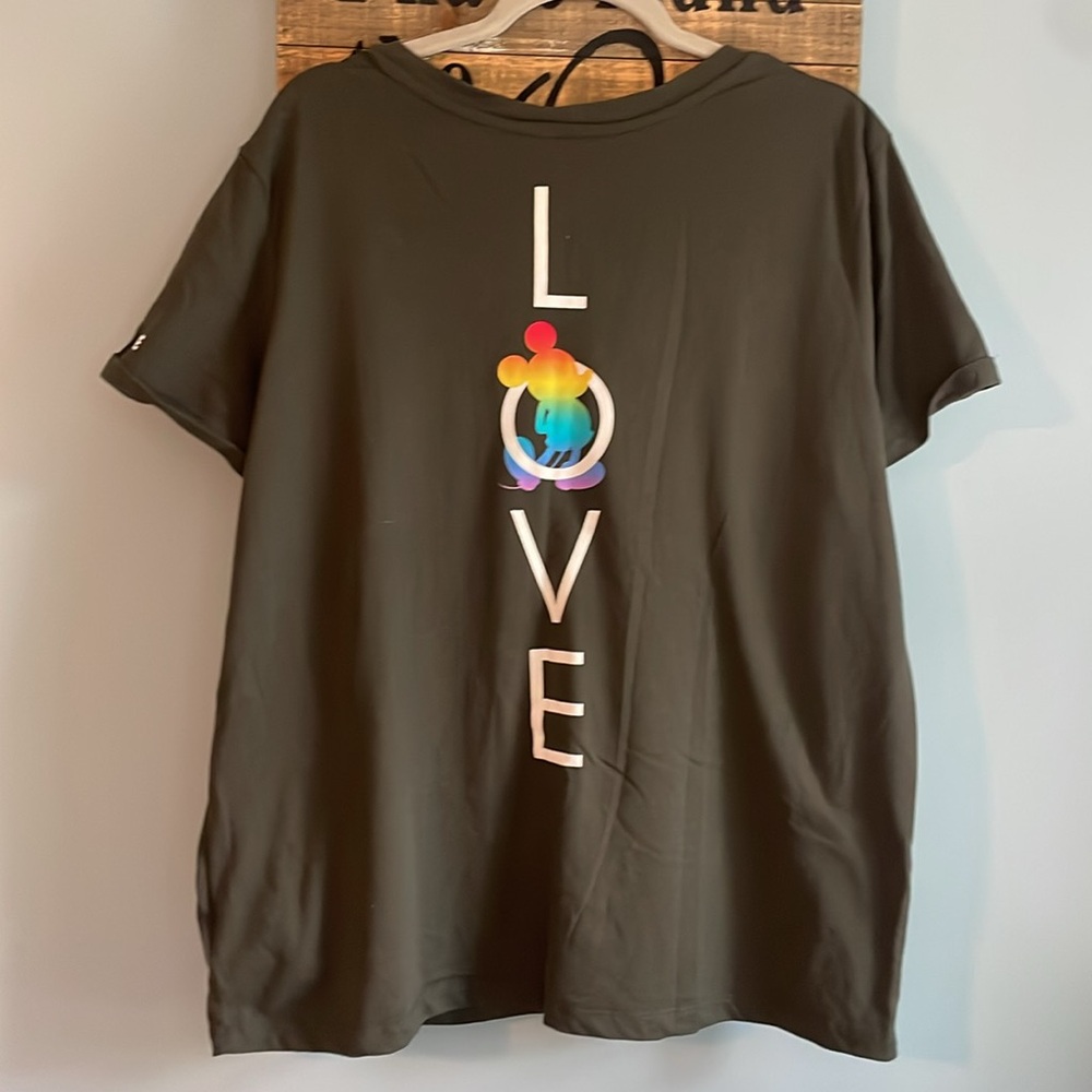 Disney 🌈 PRIDE 🌈 limited edition LOVE tee 🌈 Disney Parks 🌈 Walt Disney World 🌈